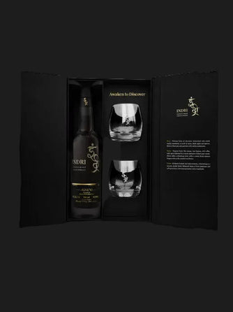 Indri Agneya indischer Single Malt Whisky im Geschenkset mit zwei Gläsern